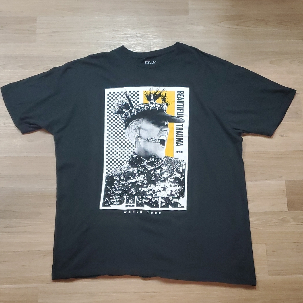 PINK Black Graphic Tee